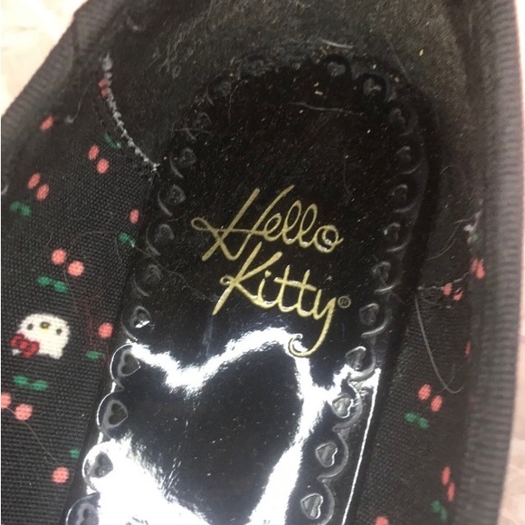 Hello Kitty patent cherry ballet flats with charm. Size 7 - Picture 6 of 13